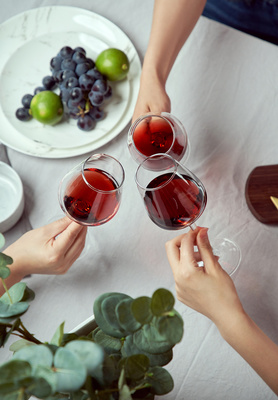 杯中倒影 當(dāng)進口酒成為靜物攝影的主角